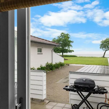 Appartamento Kari - 50m From The Sea By Interhome